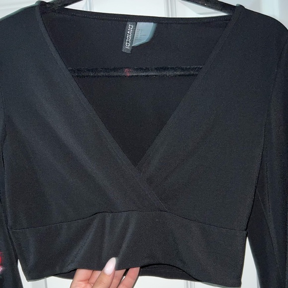 H&M Embroidery Crop Top - Picture 4 of 7